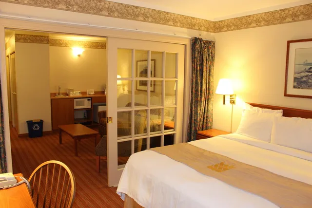 جناح، Coastal Inn Halifax 1/7
