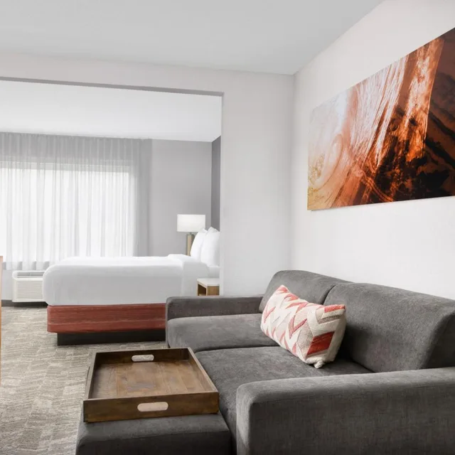 جناح بسرير كينج مع سرير سحّاب إضافي مع أريكة لذوي الإعاقة، Springhill Suites by Marriott Warwick 3/5