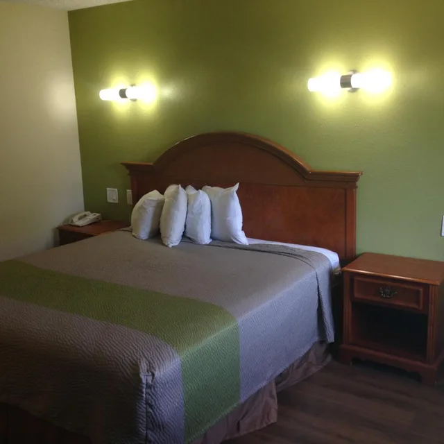 غرفة بسرير كينج، Red Carpet Inn New Brunswick 5/5
