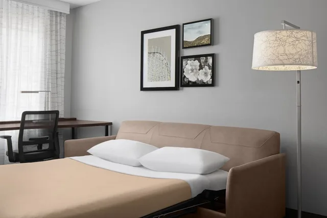 جناح بسرير كوين بغرفة نوم واحدة مع أريكة لذوي الإعاقة، Residence Inn By Marriott Santa Clarita Valencia 1/4