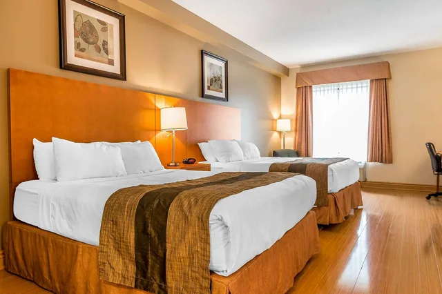 غرفة بسريرين كوين، Quality Inn & Suites Hawkesbury 1/3