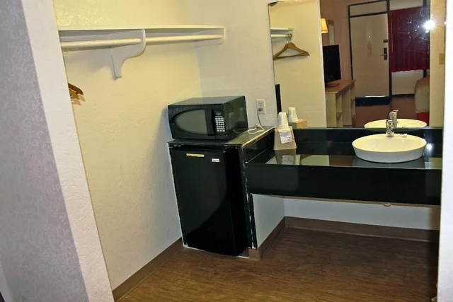 غرفة قياسية بسرير كينج لذوي الإعاقة، Motel6 Sallisaw, OK 9/10