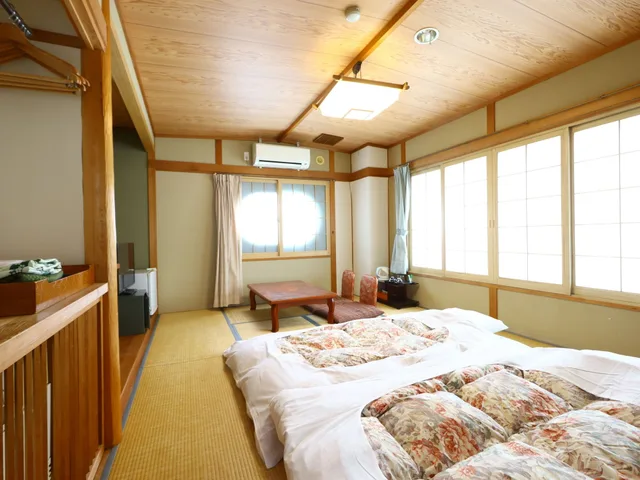 غرفة يابانية بفرشتي فوتون بحمام مشترك، Hotel Yudanaka 1/1