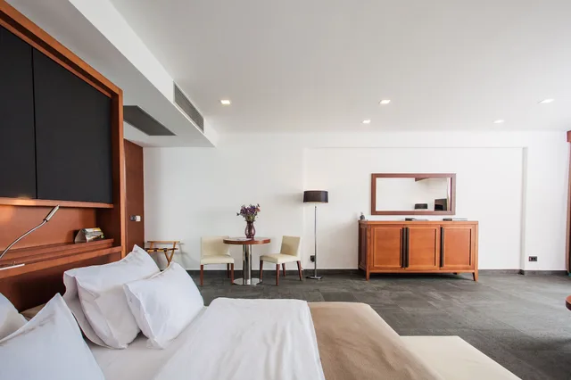 جناح فاخر بسرير مزدوج بإطلالة على البحر بشرفة مع أريكة، Avala Resort and Villas 1/4