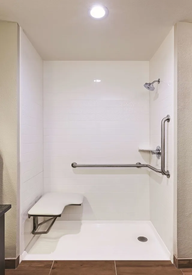 غرفة بسريرين كوين لذوي الإعاقة، La Quinta Inn & Suites by Wyndham College Station South 4/4