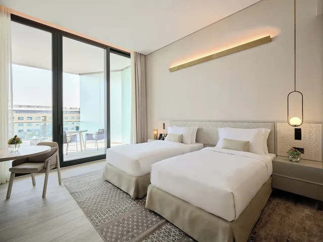 غرفة ديلوكس بسرير كينج، Arabella Beach Hotel Kuwait, Vignette Collection 3/5
