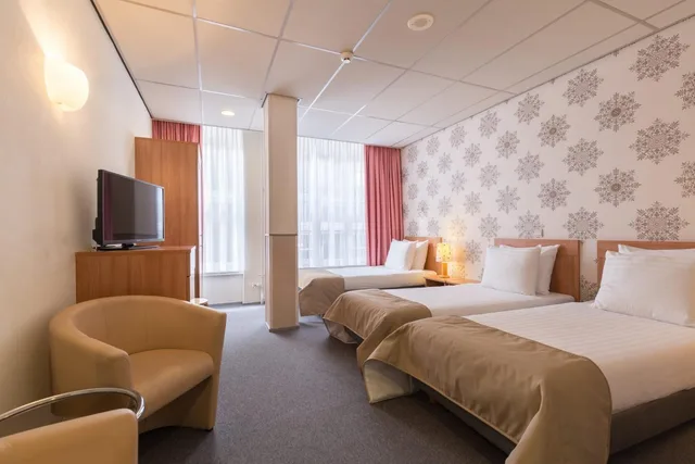 غرفة ثلاثية بثلاثة أسرّة، Rho Hotel 2/2