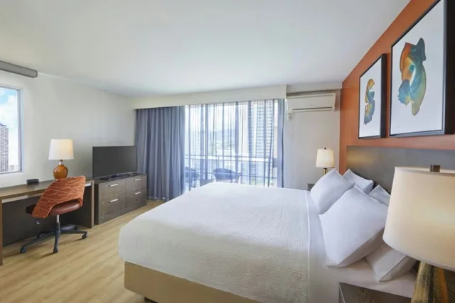 غرفة ديلوكس بسرير كوين بشرفة، Courtyard By Marriott Waikiki Beach 1/7