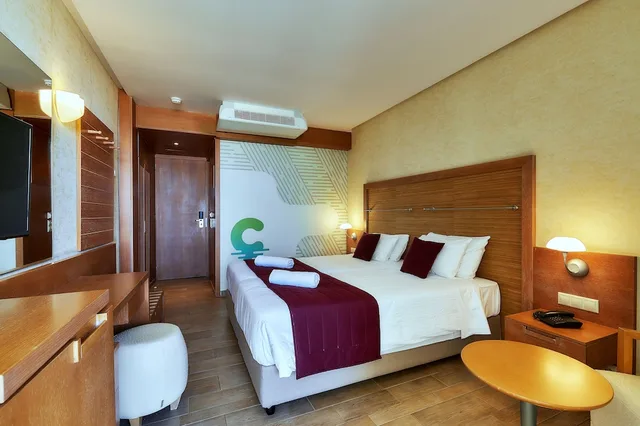 Room, Twin Beds, Sea View, Sirens Beach Hotel 7/10