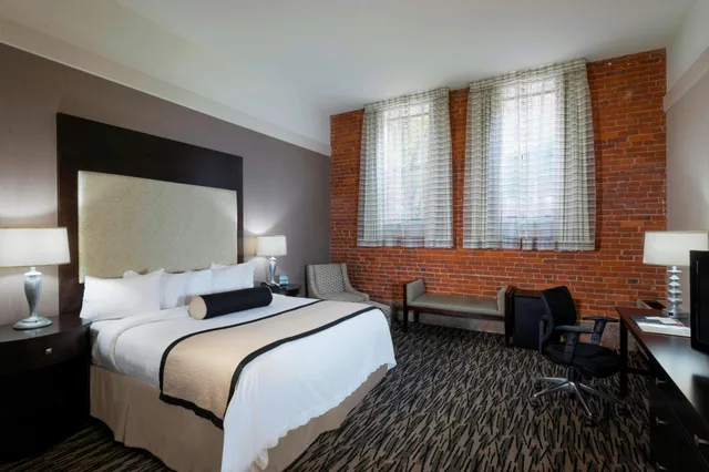 Room, King Bed, Fairfield Inn Suites By Marriott Keene Downtown 1/3