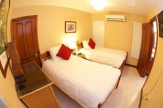 2 Bedrooms, Suite, Queen and Twin Beds, Ocean Front, Sofa، The Palms Oceanfront Suites 3/3