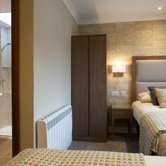 غرفة ثلاثية، Cruachan Hotel 3/4
