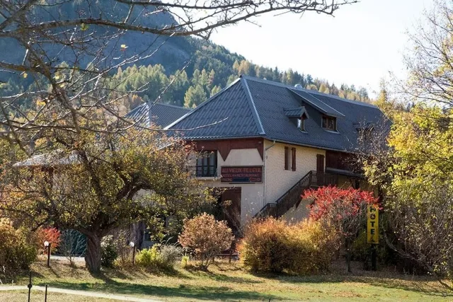 Hotel Le Vieux Tilleul، Digne-les-Bains 43/46