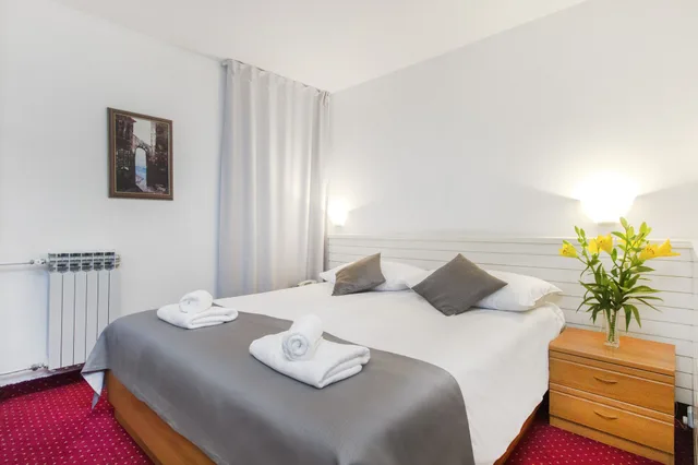غرفة بسريرين منفصلين بإطلالة على المدينة، Jadran Hotel Sibenik 3/5