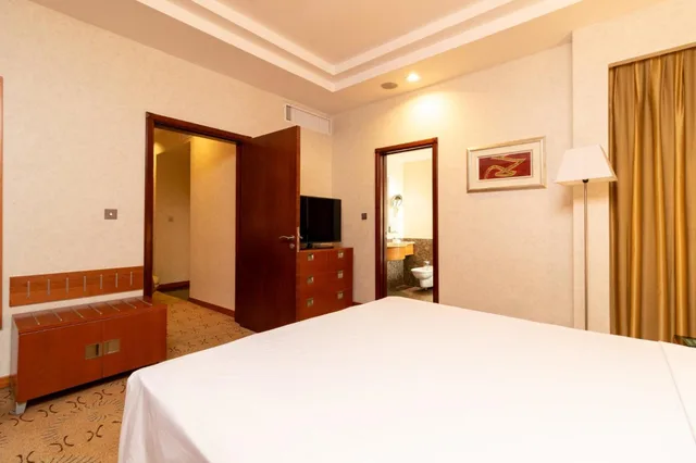 جناح بسرير كينج بغرفة نوم واحدة مع دخول الصالة، Holiday Inn Kuwait 3/9
