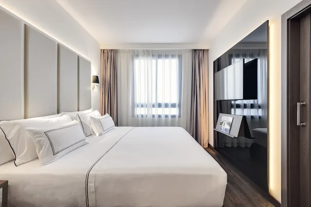 Grand, the Level, Premium, Twin Beds, Bathtub، Melia Madrid Serrano 4/10