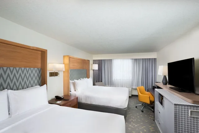 غرفة قياسية بسرير كوين، Holiday Inn Biltmore East 1/6
