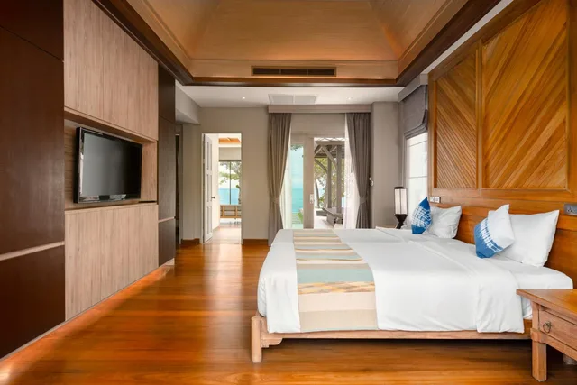 2 Bedrooms, Villa, Double and Twin Beds, Beach Front, with Pool، Fair House Villas and Spa 1/2