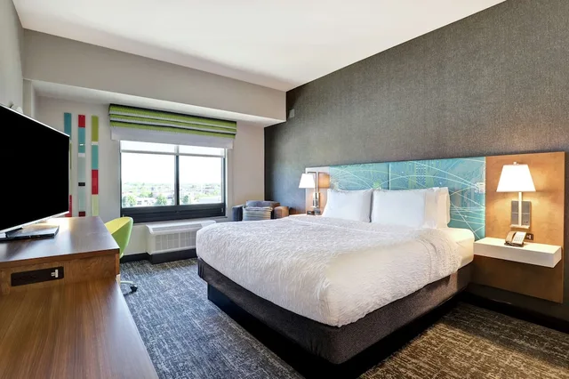 غرفة سيغنتشر بسرير كينج، Hampton Inn St Catharines Niagara On 1/4