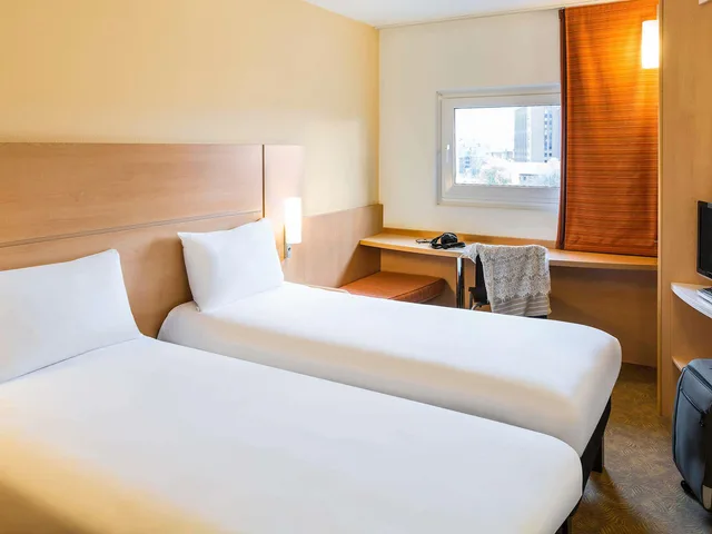 غرفة بسريرين منفصلين لذوي الإعاقة، Ibis Leeds Centre Marlborough Street 1/3