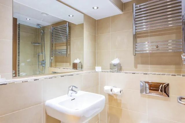 Super, Premium, King Bed, Garden View, Sofa، Holiday Inn Newcastle Gosforth Park By IHG 6/8