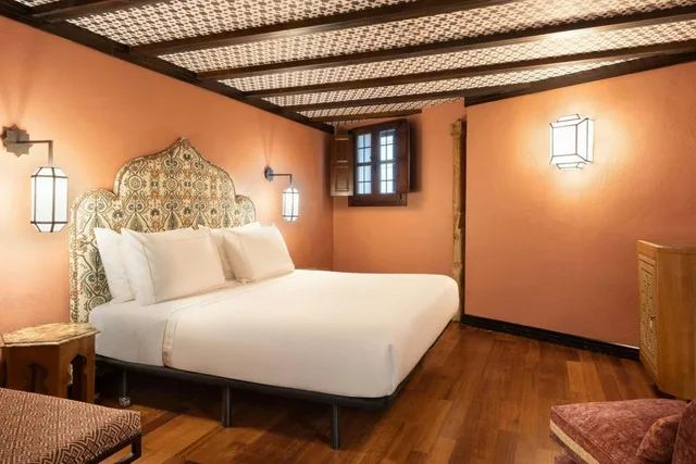 جناح جونيور بسرير كينج مع أريكة، Hotel Palacio de Santa Paula Autograph Collection 1/3