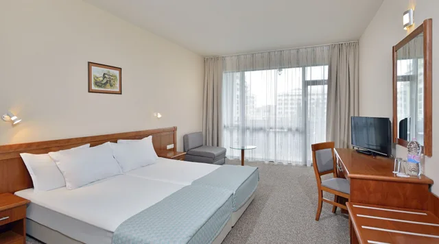 غرفة عائلية بسريرين كوين بإطلالة على البحر، Sol Nessebar Bay All Inclusive 1/9