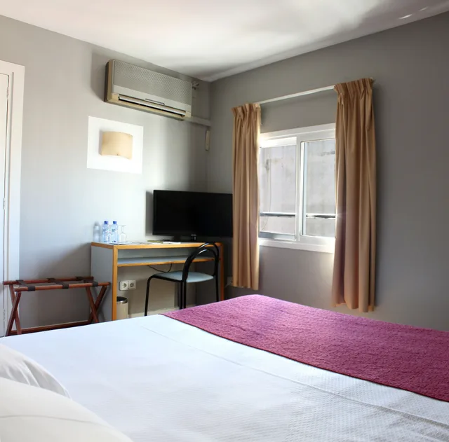 غرفة قياسية بسريرين منفصلين، Subur Hotel Sitges 7/10