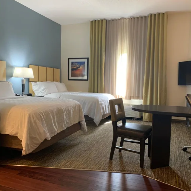 غرفة بسرير كوين مع أريكة لذوي الإعاقة، Candlewood Suites Fargo N Dakota State University 6/8