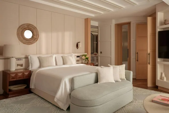 1 Bedroom, Astor, Suite, King Bed, Sea Front, Terrace, Large, Main Building، St Regis Mardavall Mallorca Resort 3/7