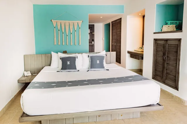 غرفة ديلوكس بسرير كينج بإطلالة على البحر، Hotel B Cozumel 3/7