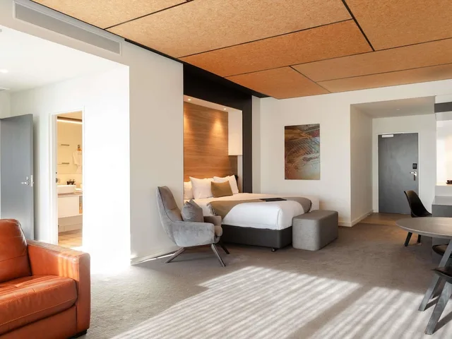 Tamar River, Suite, King Bed، Peppers Silo Launceston 4/6
