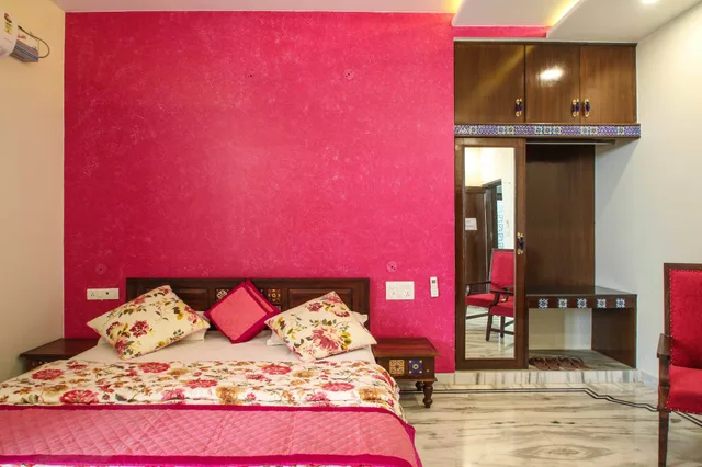 Super, Deluxe, King Bed, All Seasons Homestay 1/10