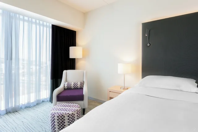 غرفة بانورامية بسرير كينج بإطلالة مع دخول صالة النادي في طابق مرتفع لذوي الإعاقة، Sheraton San Jose Hotel Costa Rica 1/6