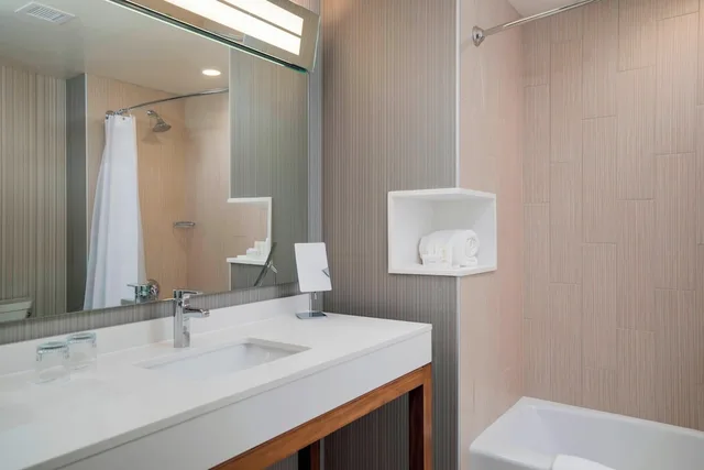 استوديو بسريرين كوين مع أريكة لذوي الإعاقة، Courtyard by Marriott Niagara Falls, USA 5/6
