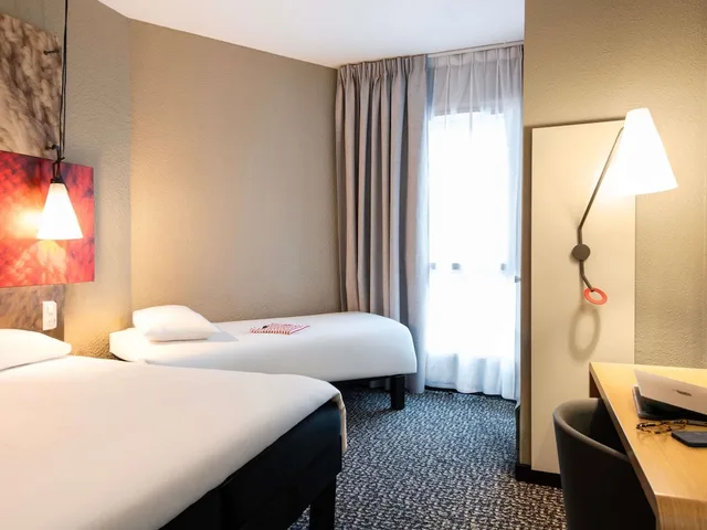 غرفة قياسية بسرير مزدوج وسرير فردي، IBIS SAINT MALO PLAGE 9/10