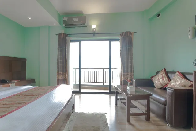 غرفة ديلوكس بسرير مزدوج بإطلالة على البحيرة، Hotel Peace Plaza 4/5
