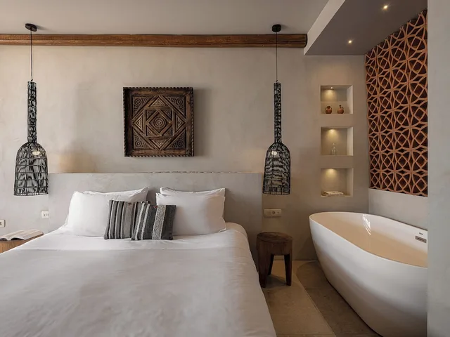 غرفة سوبيريور بسرير كينج بإطلالة على البحر مع أريكة في الطابق الأرضي، The Theodore Boutique Hotel 10/10