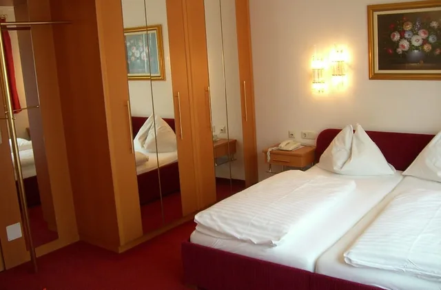 غرفة بسرير كوين في الملحق، BERGERS SPORTHOTEL 1/2