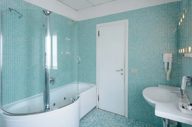 Room, Double Bed, Hot Tub, Continental 4/4