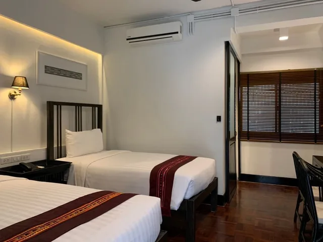 Superior, 99 the Gallery Hotel 2/4