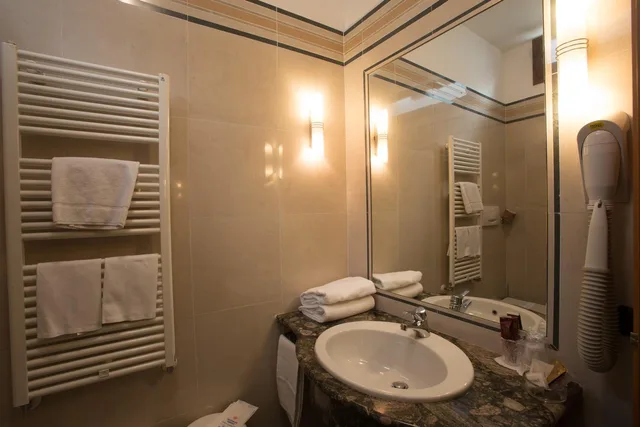 غرفة ثلاثية، Airport Motel Malpensa 2/2