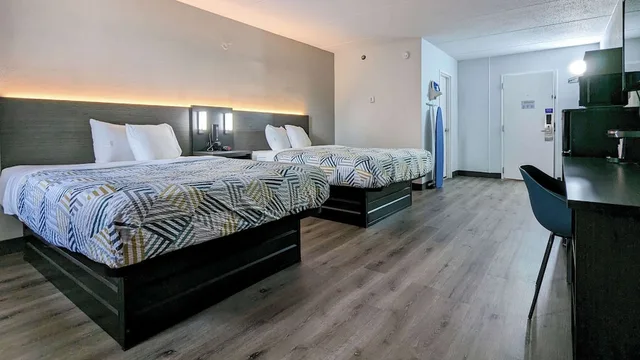 غرفة قياسية بسريرين كوين، Motel6 Danvers, MA - Boston North 2/5
