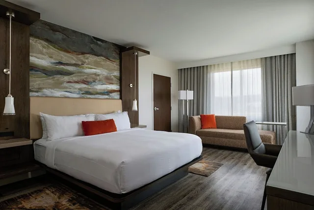 Room, King Bed, Balcony, Marriott Meadowview Conference Resort Convention Center 4/10