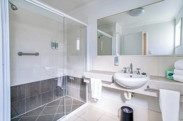 غرفة تنفيذية بسرير كوين، Gateway Motel Caboolture 6/7