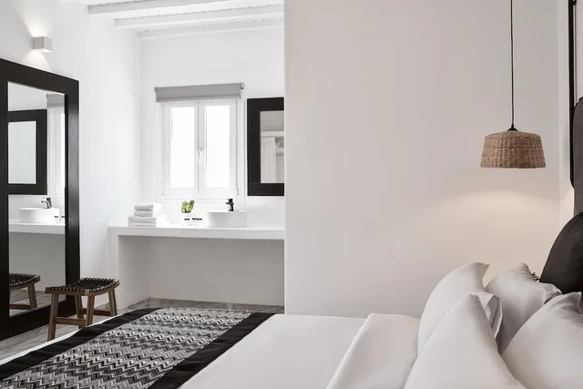 غرفة بسرير كينج وسرير فردي بإطلالة على الجبل، Mr And Mrs White Mykonos 2/2