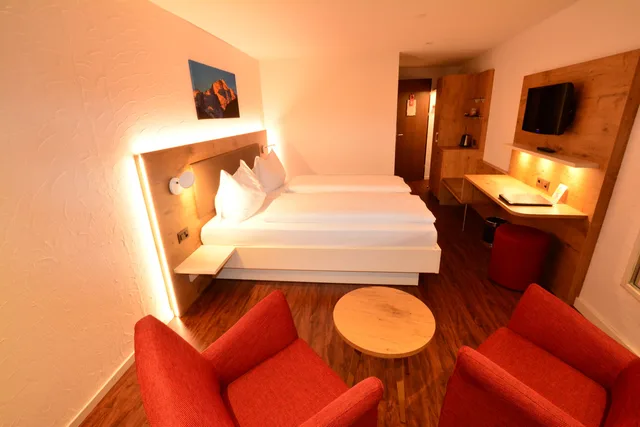 غرفة بسرير مزدوج بشرفة، Chalet Swiss Hotel 7/8