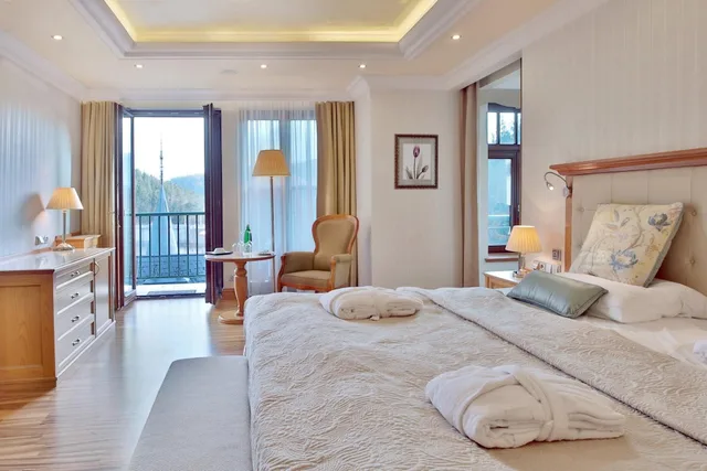 جناح غراند بإطلالة على النهر بشرفة بغرفتي نوم، Retro Riverside Wellness Resort 2/5