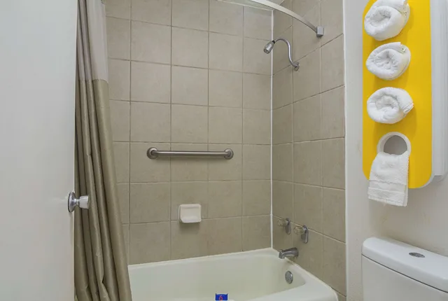 غرفة قياسية بسريرين مزدوجين لذوي الإعاقة، Motel6 Conyers, GA 7/9