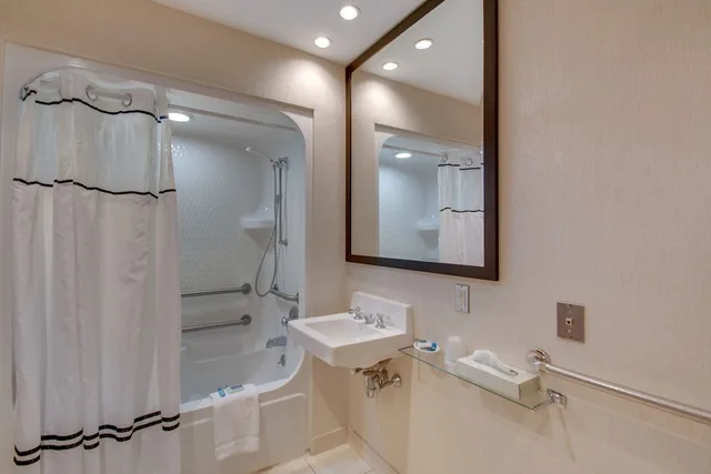 جناح بسريرين كوين مع أريكة لذوي الإعاقة، Best Western Plus The Inn At Hampton 9/9